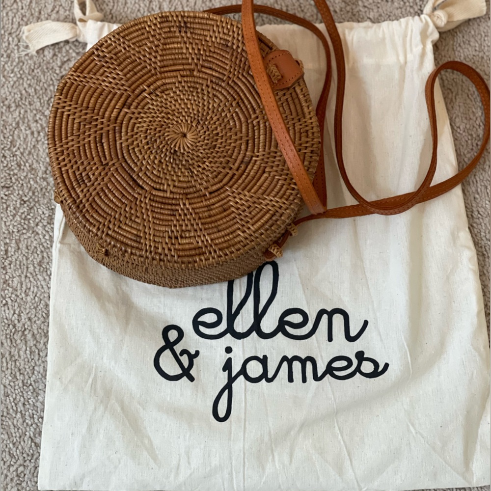 Ellen and James Round Wicker Crossbody Bag w/ Snap Closure-Excellent Condition
